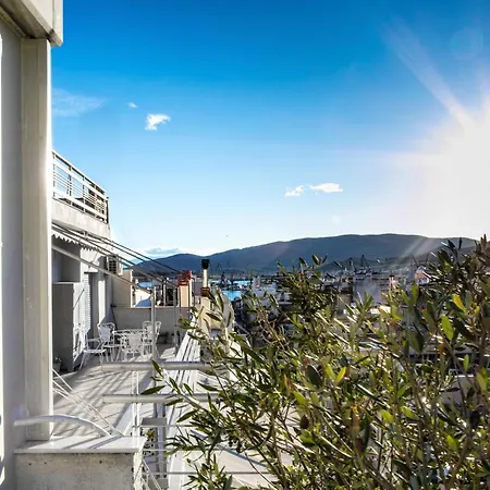 View Διαμέρισμα *